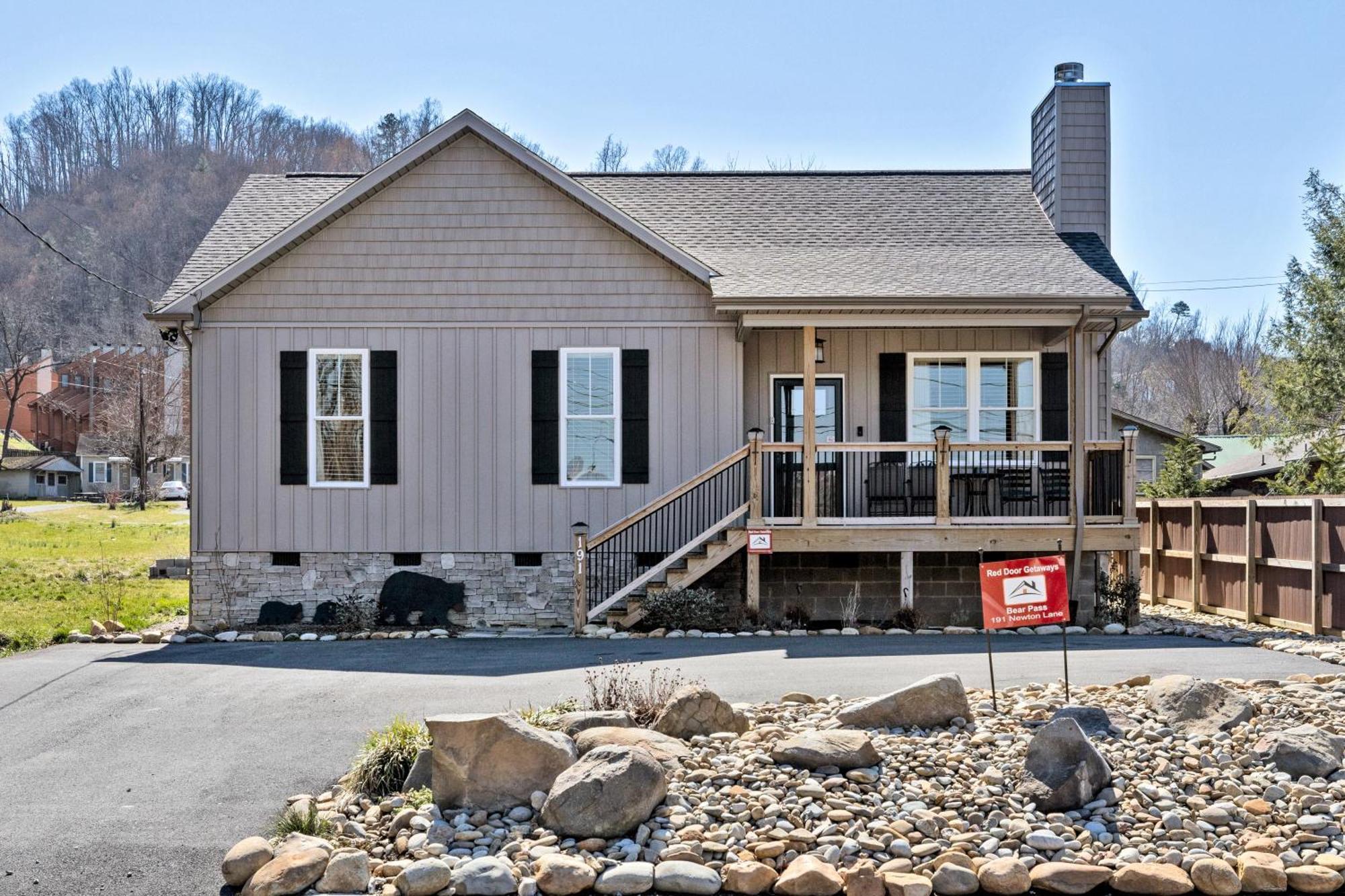 Bear Pass Is A 3 Bed 2 Bath Craftsman Style Home Located Within Walking Distance To Dt Gatlinburg Bagian luar foto