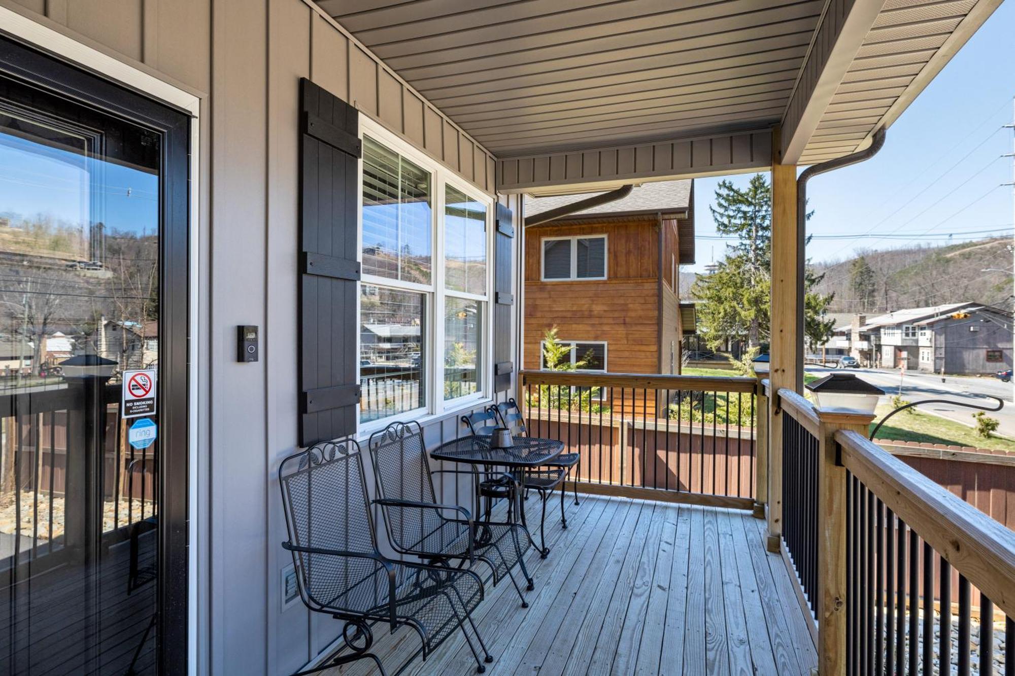 Bear Pass Is A 3 Bed 2 Bath Craftsman Style Home Located Within Walking Distance To Dt Gatlinburg Bagian luar foto