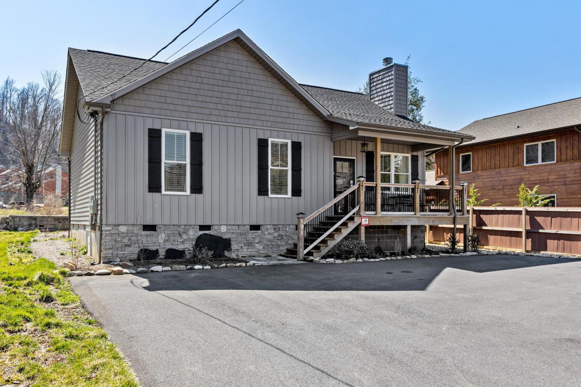 Bear Pass Is A 3 Bed 2 Bath Craftsman Style Home Located Within Walking Distance To Dt Gatlinburg Bagian luar foto