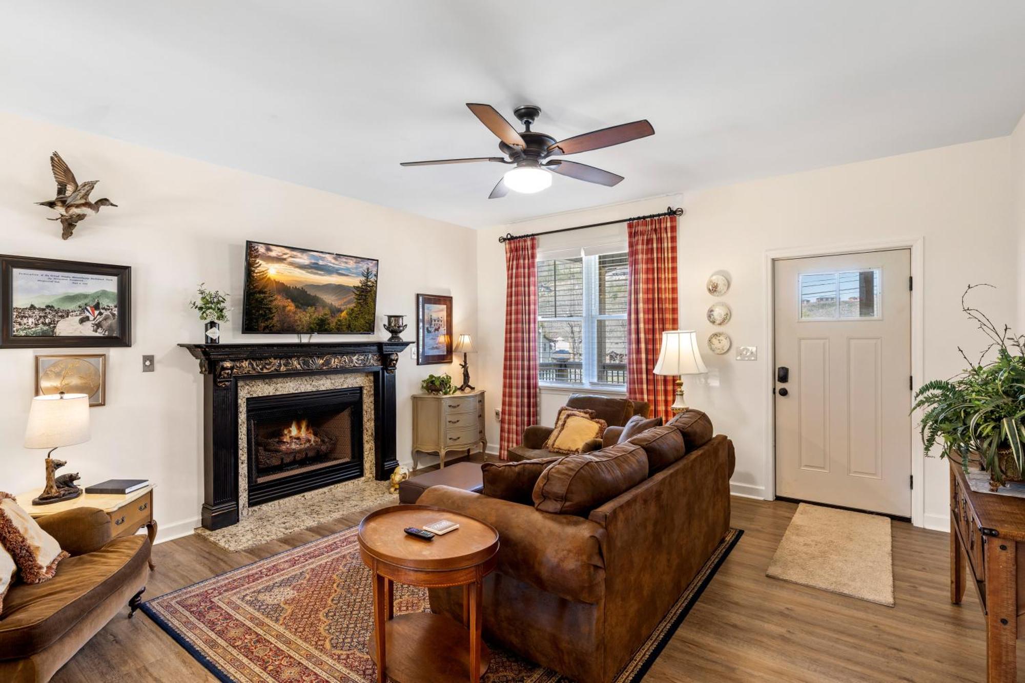 Bear Pass Is A 3 Bed 2 Bath Craftsman Style Home Located Within Walking Distance To Dt Gatlinburg Bagian luar foto